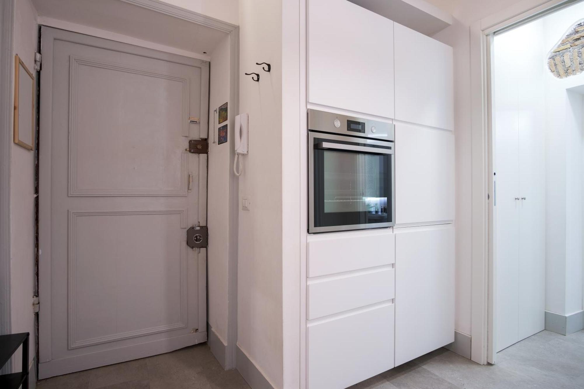 Elegantis Trastevere Modern - Comfort In Charming District Rome